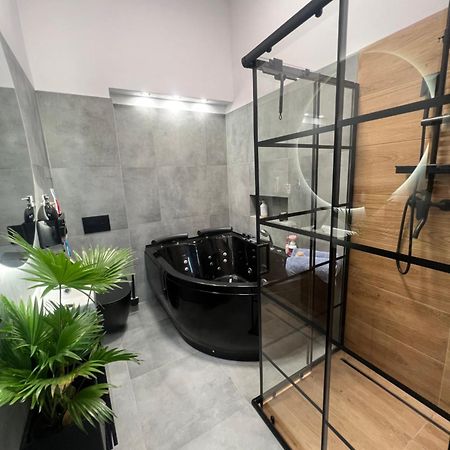 Loft W Centrum Z Jacuzzi 브로츠와프 외부 사진