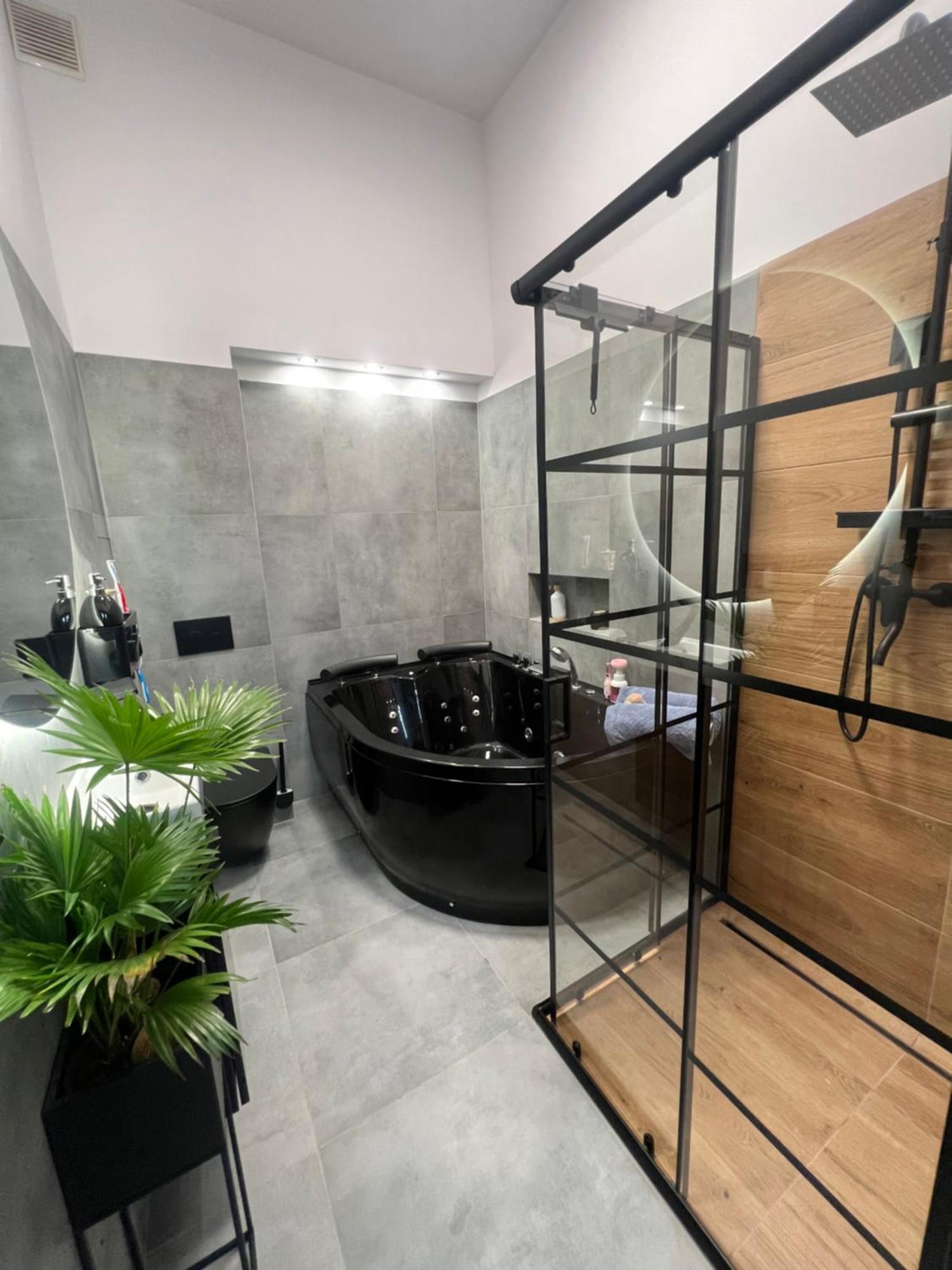 Loft W Centrum Z Jacuzzi 브로츠와프 외부 사진